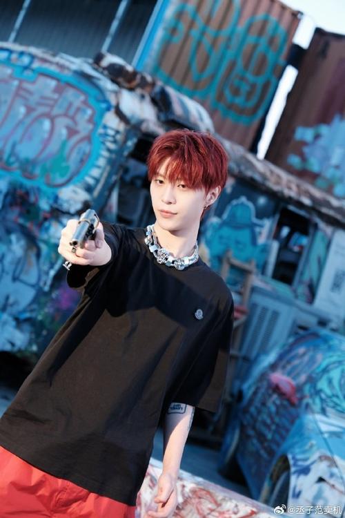 标题：范丞丞抖音涨粉狂潮：现象级速度背后的流量密码与行业启示